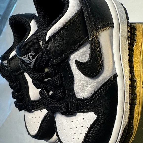 Nike Kids Black and White Sneakers 3C - Picture 9 of 11